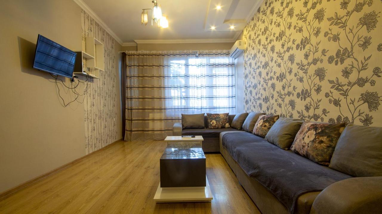 Home Apartments Tbilisi Eksteriør bilde
